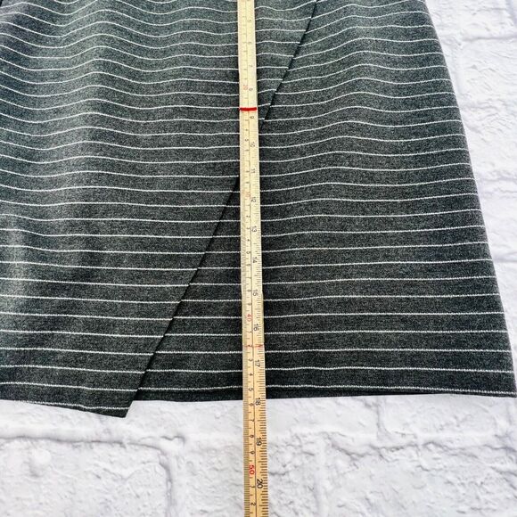 NOT FOR SALE            Loft Skirt Womans 4 Grey White Stripe Asymmetrical Faux - Picture 5 of 7